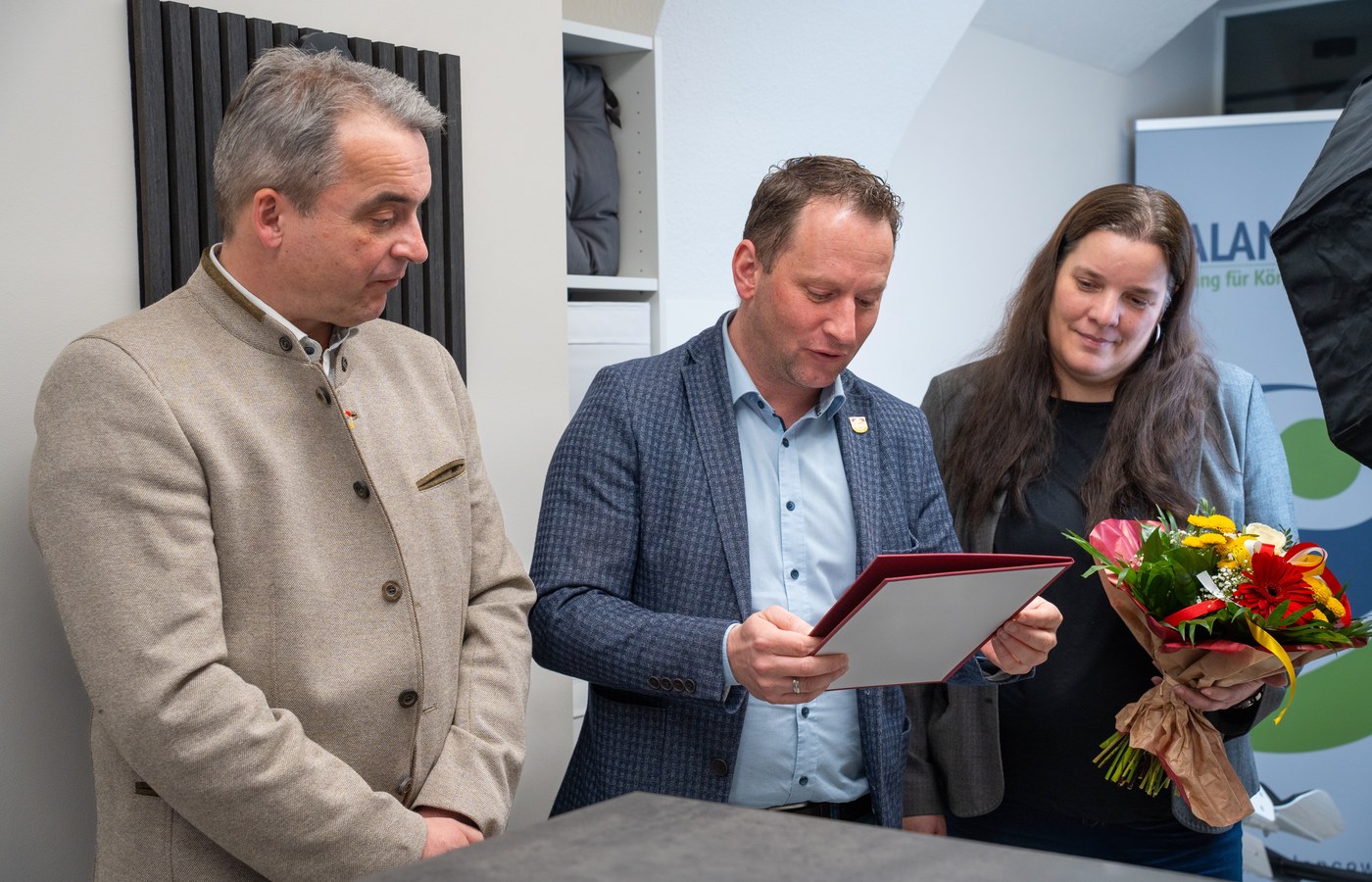 Gespräch im Studio mit Gemeindevertretern