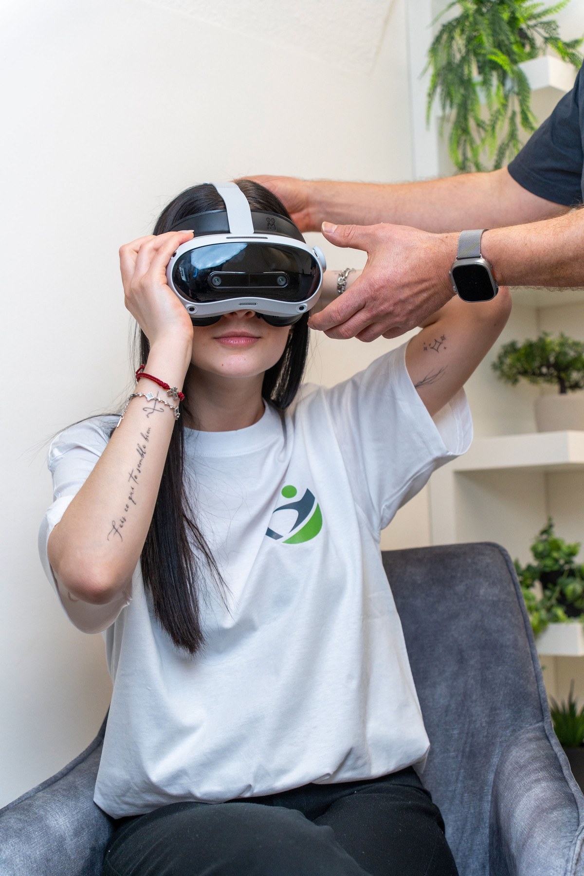 Aufsetzen der VR-Brille im BalanceWerk Studio